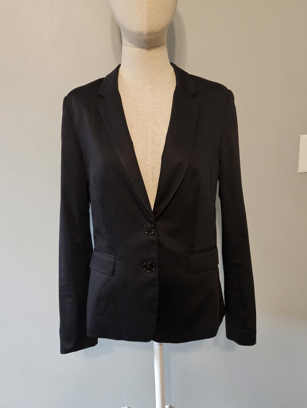 H&M Black Women's Two-Button Notch Lapel Blazer